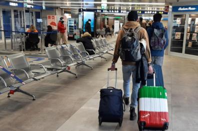 Parliamo dei migranti che arrivano e non... dei giovani che vanno via