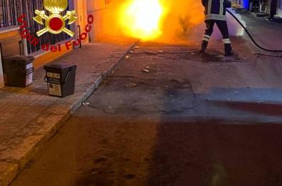 Taurisano e San Cesario, due auto in fiamme nella notte, intervengono i vigili del fuoco