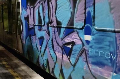 Matera, imbrattano treni Fal nella notte: 4 writers pizzicati dalle telecamere