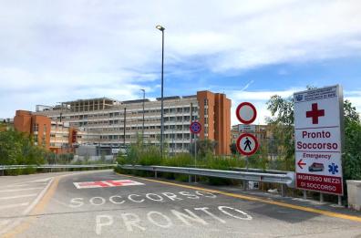Monopoli, accoltella l'ex e poi confessa ai carabinieri: «Mi ammazzo. Ho fatto una caz**ta»