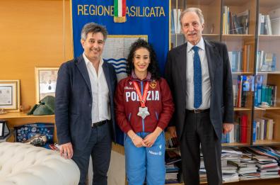 Potenza, il presidente Bardi riceve Terryana D'Onofrio, medaglia mondiale nel karate