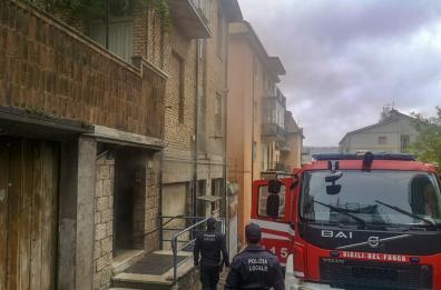Potenza, appartamento va a fuoco in discesa San Gerardo: gravi danni, nessun ferito