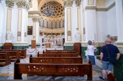 Potenza, ieri la prima messa nella chiesa della Santissima Trinità. Famiglia Claps: «Mancanza di rispetto»