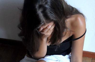 Taranto, abusi su una 13enne mentre gli adulti guardavano
