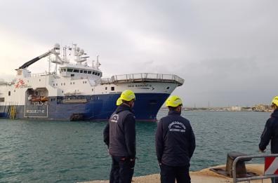 Bari, arrivata in porto la nave Geo Barents con 30 migranti a bordo dal Bangladesh