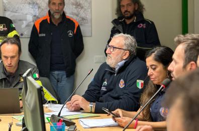 Alluvione in Toscana, Emiliano e Giani a Campi Bisenzio con la colonna mobile della Protezione civile