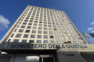 Bari, appalti del dissesto: Sannicandro a giudizio con altre 10 persone, revocata interdizione