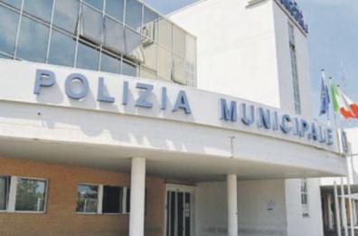 Bari, tavoli e sedie messi all’aperto abusivamente: due locali chiusi per 5 giorni