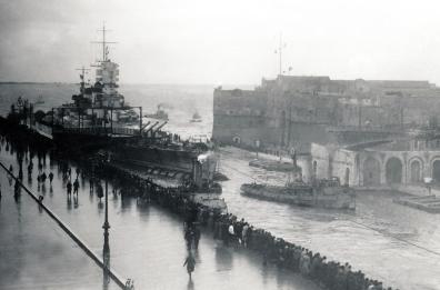 Taranto, quella notte nella rada del Mar Grande quando gli inglesi affondarono la corazzata Cavour