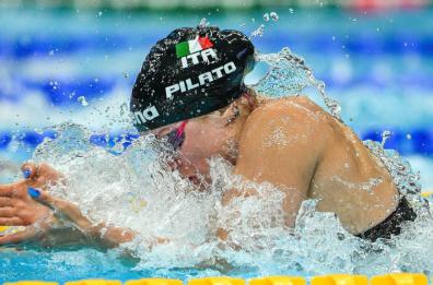 Messaggi dal trofeo di nuoto «Nico Sapio»: Pilato sta ritornando e Tarantino a tutto stile