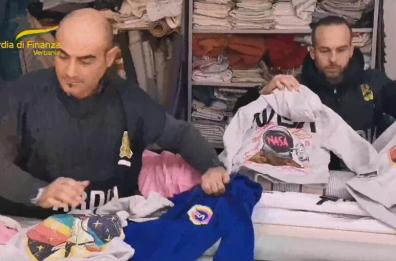 Capi contraffatti «Nasa» made in Bat in tutta Italia: maxi sequestro