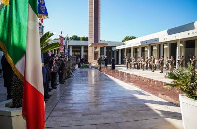 La Brigata Pinerolo compie 202 anni: a Bari deposta corona d'alloro al Sacrario