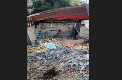 Bari, demolito il Teatro Barium: la foto delle macerie fa il giro del web