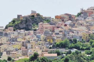 Droni, pistacchi o eolico: suona l’ultimatum alla Total di Stigliano