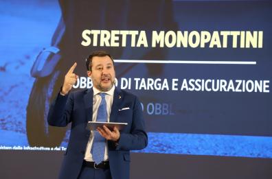 Salvini a Bari: «Conto che entro fine mandato l'Italia punterà sul nucleare». A Decaro: «Appena vai in Europa mi aiuti col ponte sullo Stretto»