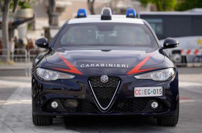 Bari, parcheggiatore abusivo minaccia donna incinta con una bottiglia rotta: arrestato