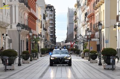 Taranto, 19 lavoratori in nero individuati dalla GdF in attività commerciali