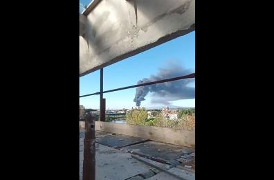 Empoli, incendio in deposito di gomme in via Lucchese
