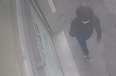 Taranto, prima le minacce e  poi l’incendio: estorsione al fratello - LE FOTO - 
