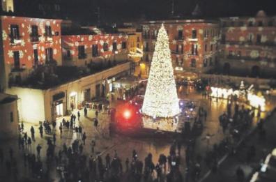 Bari, luci e mercatini: è già conto alla rovescia per le feste di Natale