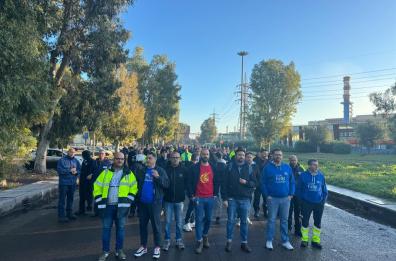 Ex Ilva, a Taranto l'assemblea dei sindacati davanti alla direzione. «No ad accordi segreti con Mittal»