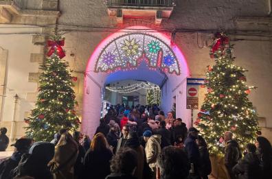 Natale, parte il countdown: a Locorotondo si accendono le luminarie