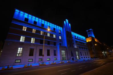 Giornata dei diritti dell'infanzia, il Palazzo della Regione a Bari si tinge d'azzurro