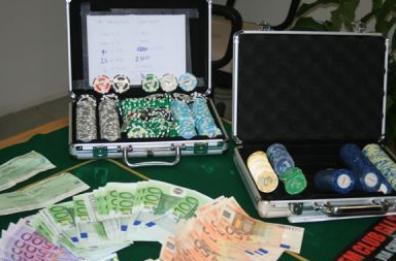 Brindisi, scoperta bisca clandestina: nei guai organizzatore e giocatori