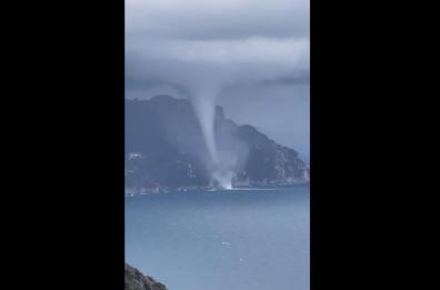Tromba marina sulla Costiera Amalfitana. Tromba d'aria anche a Salerno