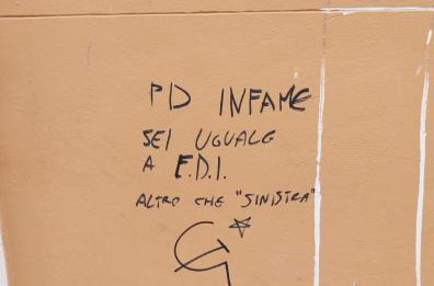 Imbrattata la sede Pd Puglia a Bari: «Atto intimidatorio»