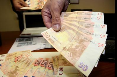 Brindisi, truffa e riciclaggio, Gdf sequestra banconote del valore di 35mila euro 