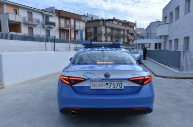 Andria, intera famiglia sorpresa a rubare olive: arrestati marito e moglie, denunciato il figlio