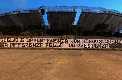 Bari, ancora striscioni di protesta contro De Laurentiis allo stadio