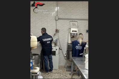 Ragnatele, muffa e incrostazioni: chiuso un panificio nel Tarantino