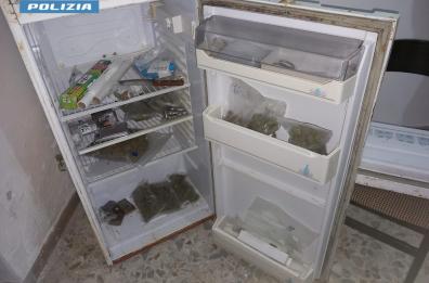 Andria, laboratorio di droga a pochi passi dalla scuola: arrestati due giovani