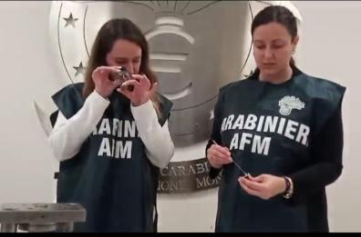 Massafra, soldi falsi in cambio di bitcoin: quattro arresti (IL VIDEO)