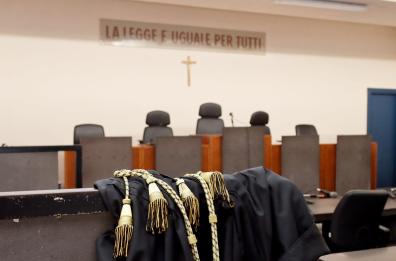 Taranto, picchiata e cacciata di casa, madre adottiva va a processo