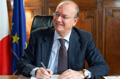 «Impulso all’edilizia scolastica grazie a contributo privati», il ministro Valditara spiega la «Puglia strategica»