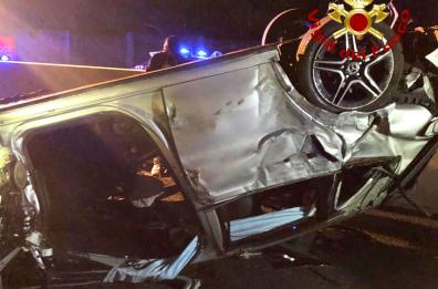 Lecce, auto si ribalta sulla ss16: 25enne finisce in codice rosso in ospedale