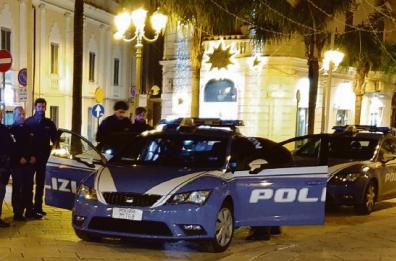 Brindisi, è caccia aperta ai tre rapinatori della tabaccheria: una denuncia 
