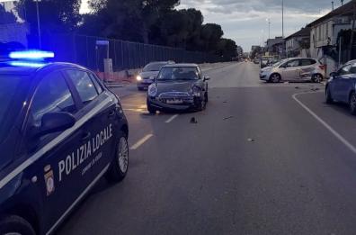 Foggia, scontro tra due auto all'alba: tre feriti