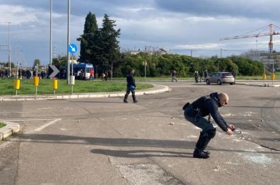 Sassaiola contro il pullman tifosi prima di Lecce-Bologna: un ultras arrestato
