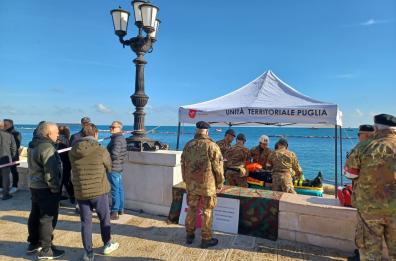 Bari, Vigili del Fuoco e Guardia Costiera festeggiano S.Barbara: l'esercitazione congiunta