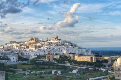 Ostuni, basole in pietra al posto dell’asfalto nel centro storico