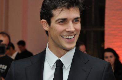 Sanremo 2024, Amadeus: «Roberto Bolle ospite nella serata finale»