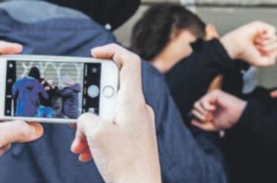 Bari, è caccia sui canali social alle baby gang