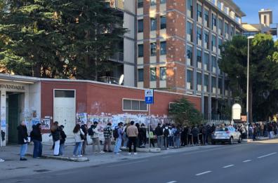 Bari, al Campus l'interminabile fila per accedere alla mensa universitaria scatena reazioni
