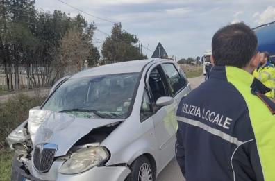 Foggia, scontro frontale tra un tir e un'auto: grave una donna