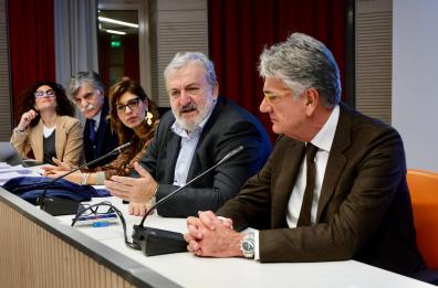 Rete oncologica pugliese, Emiliano: «Prenotazione esami più tempestive»