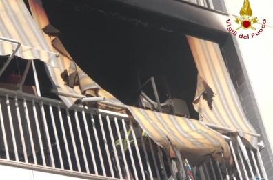 Foggia, appartamento a fuoco: salve una anziana e l'assistente sociale